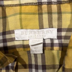 Burberry 8 T. Runs small so 5-8T